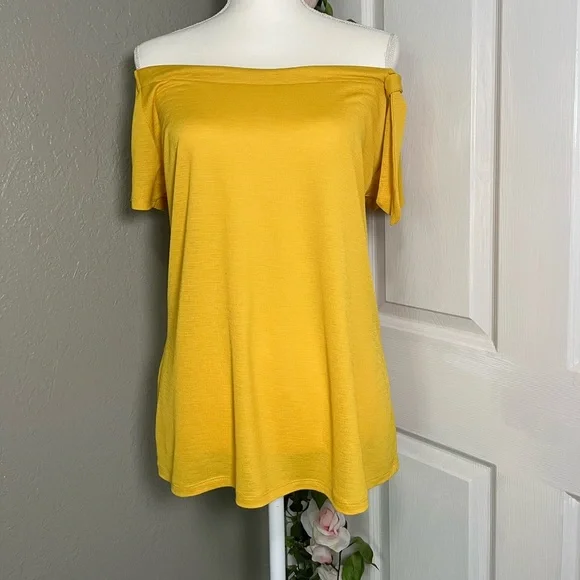 🌼NWOT Yellow Top/Blouse. - Picture 6 of 8